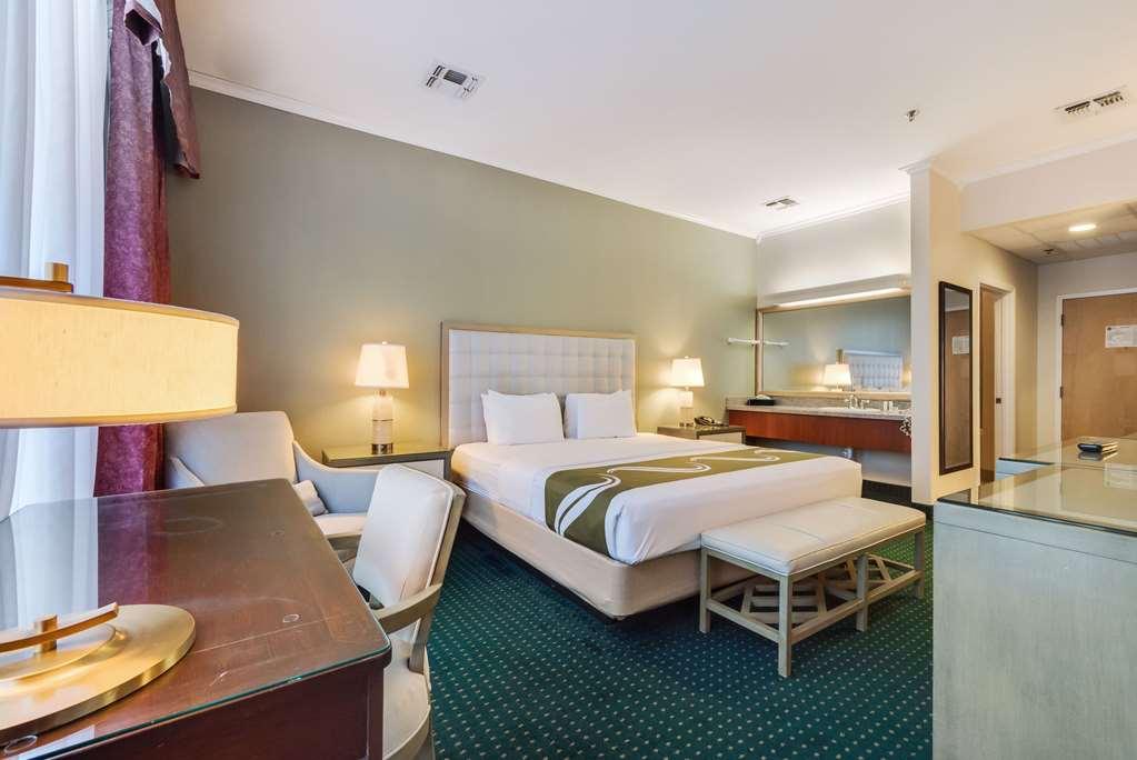 Quality Inn & Suites Conference Center Winter Haven Room photo