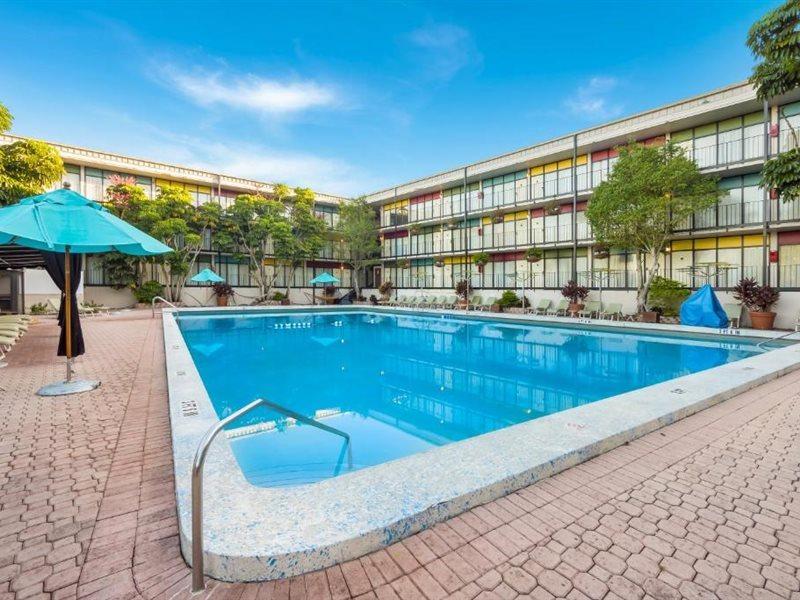 Quality Inn & Suites Conference Center Winter Haven Exterior photo